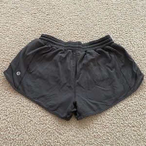 Lululemon Hotty Hot shorts low rise 2.5